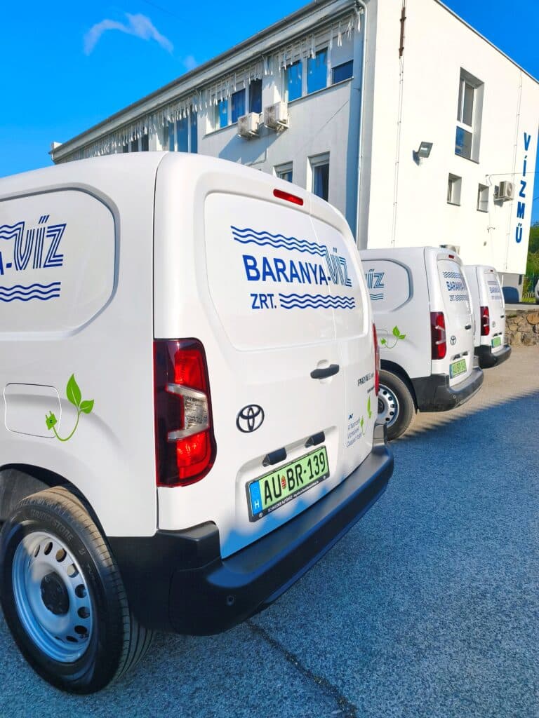 Új elektromos autók hátulról