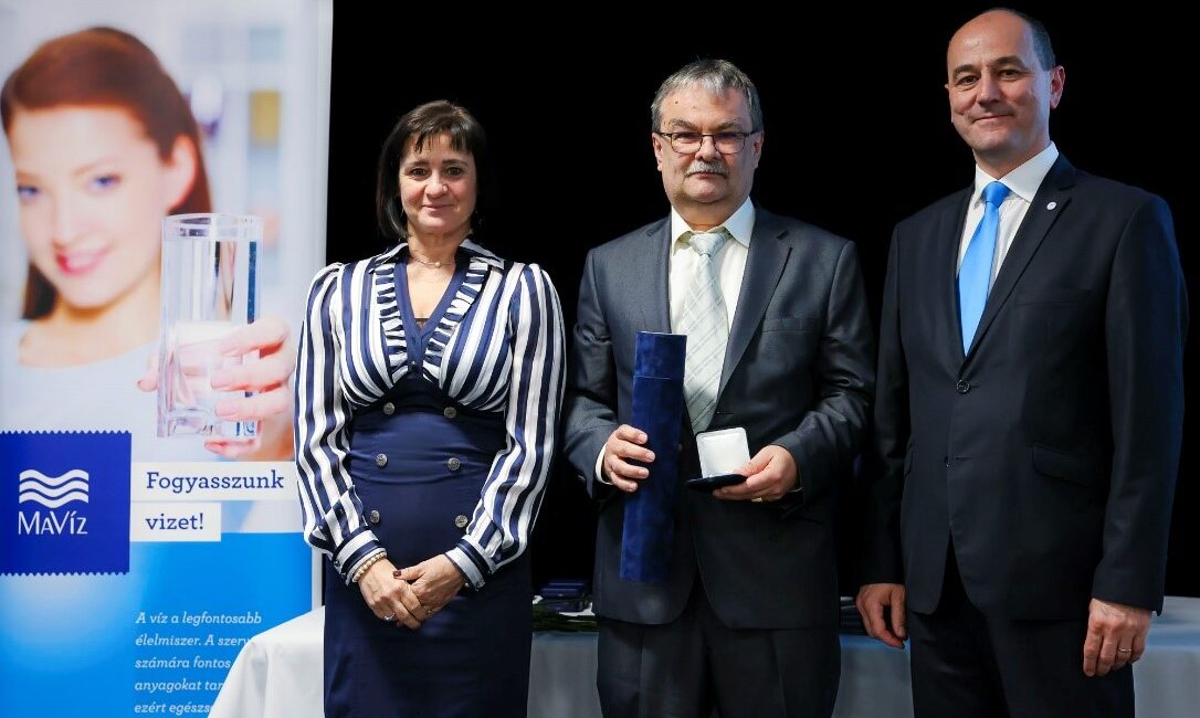 MAVÍZ elismerés átadása Nehr Tibor számára